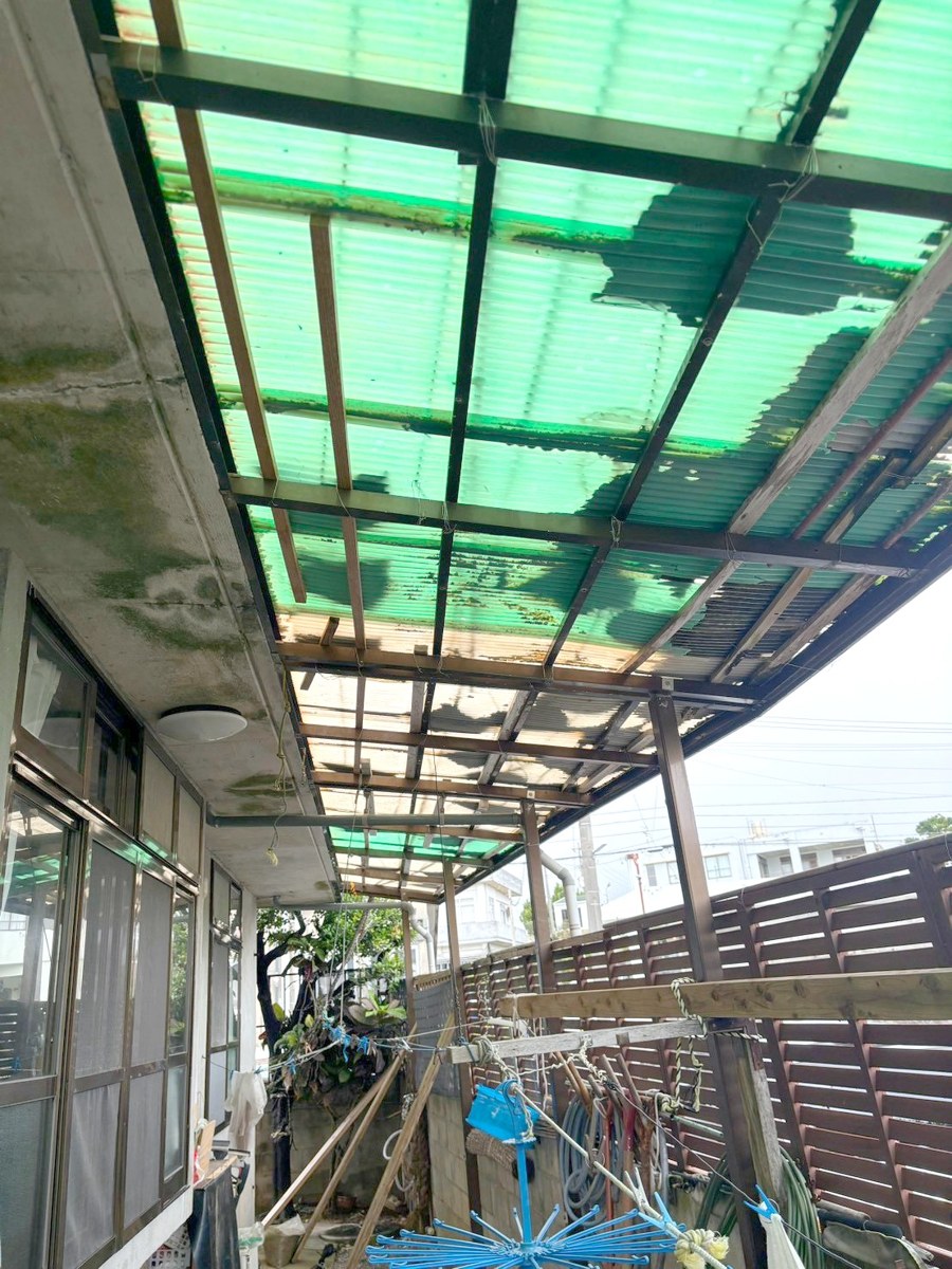 テラス屋根 ポリカーボネート波板張り替え工事 施工Before写真