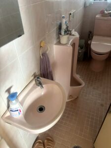 金武町 トイレリフォーム 施工前の手洗い器